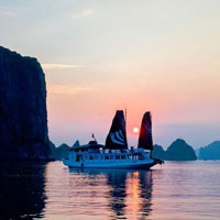Private-junk-to-halong