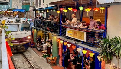 hanois-train-street-a-unique-and-thrilling-experience