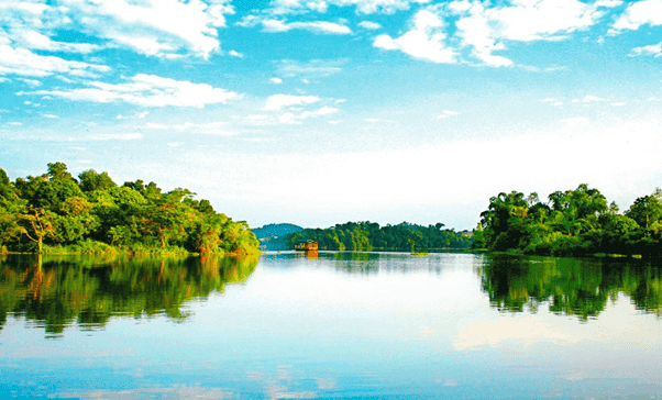 best-travel-guide-of-phu-tho-ao-chau-pond
